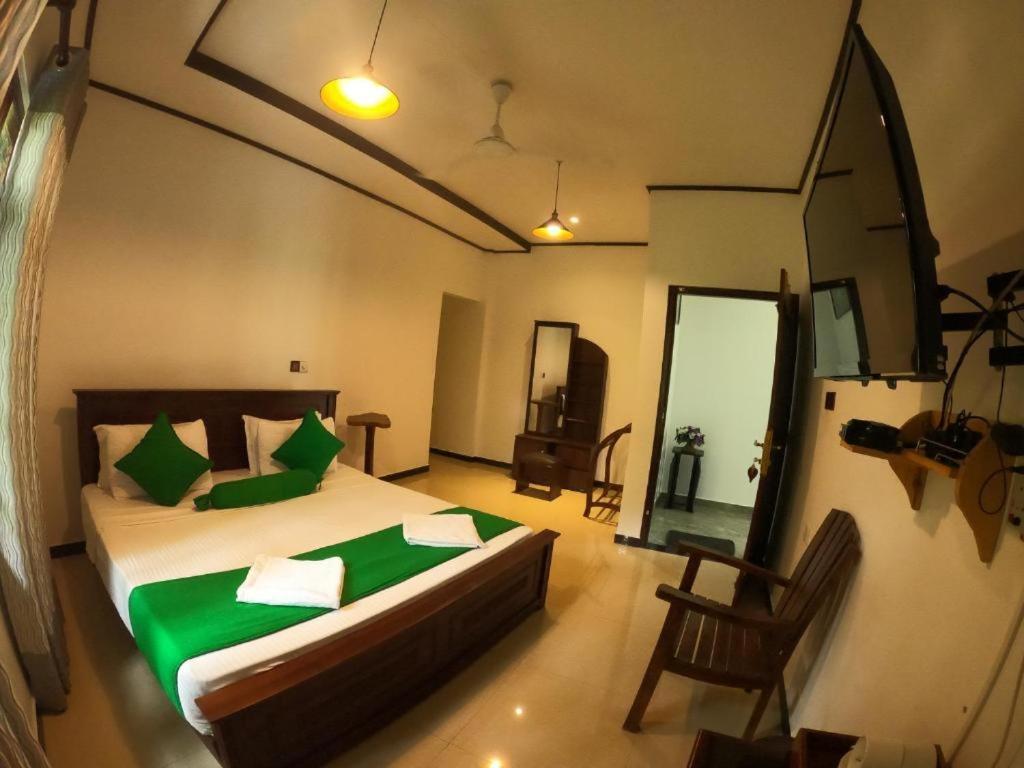 Oyo Kings Hotel Katunayaka Dış mekan fotoğraf