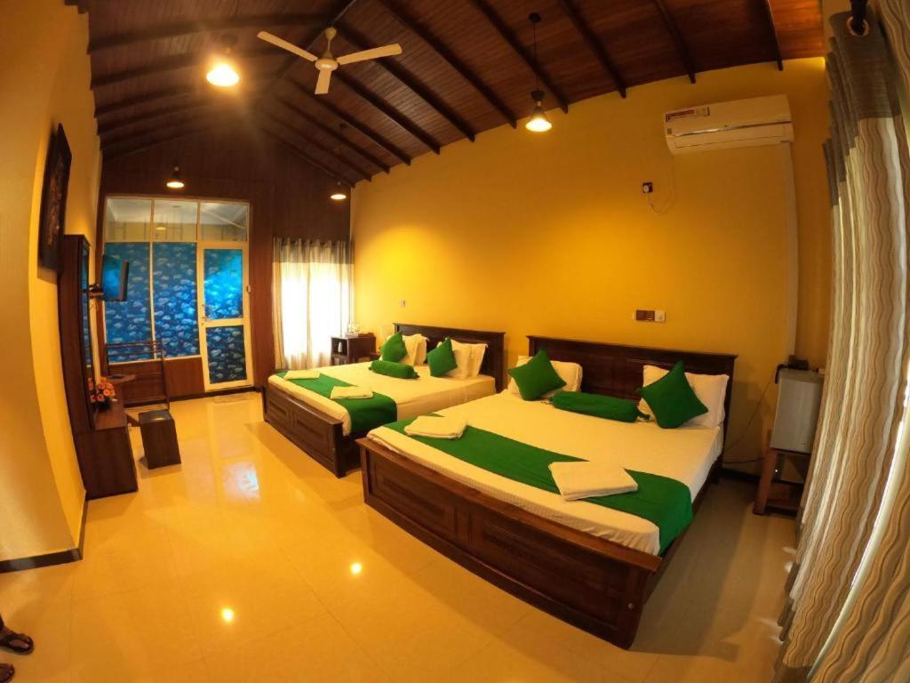 Oyo Kings Hotel Katunayaka Dış mekan fotoğraf