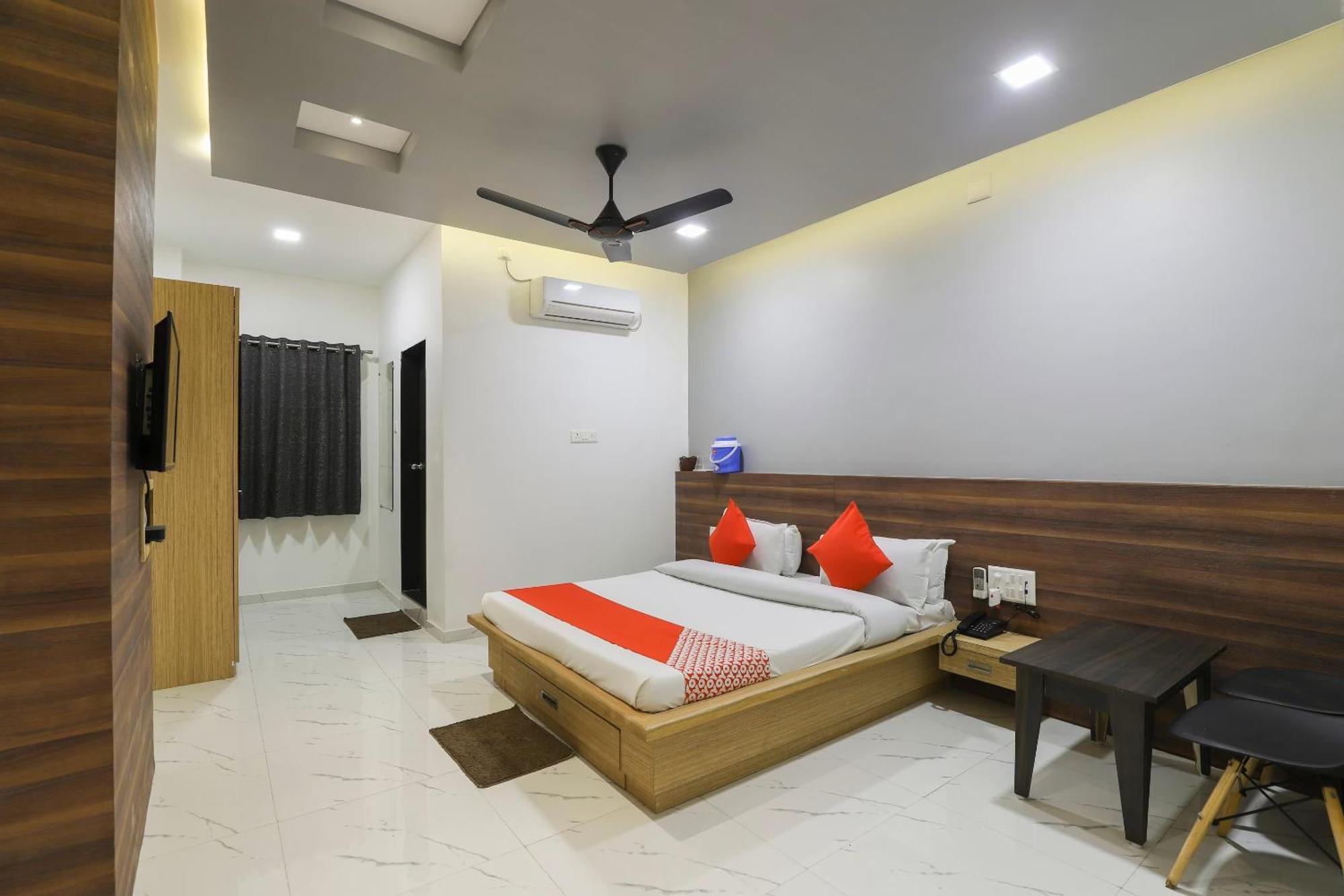 Oyo Kings Hotel Katunayaka Dış mekan fotoğraf