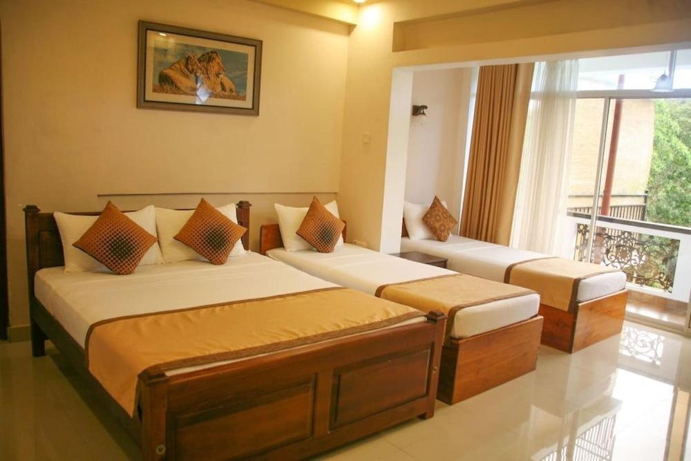 Oyo Kings Hotel Katunayaka Dış mekan fotoğraf