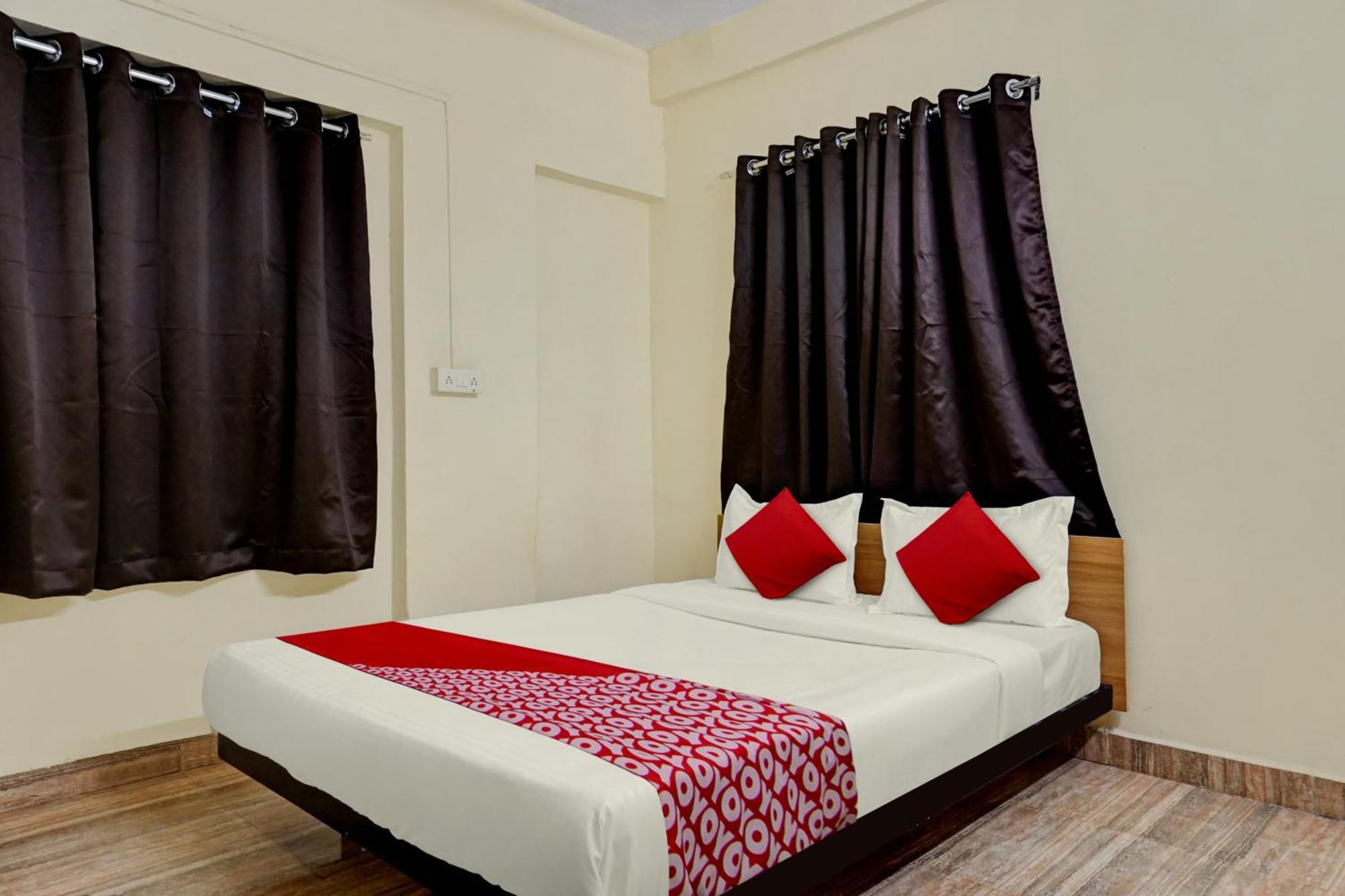 Oyo Kings Hotel Katunayaka Dış mekan fotoğraf